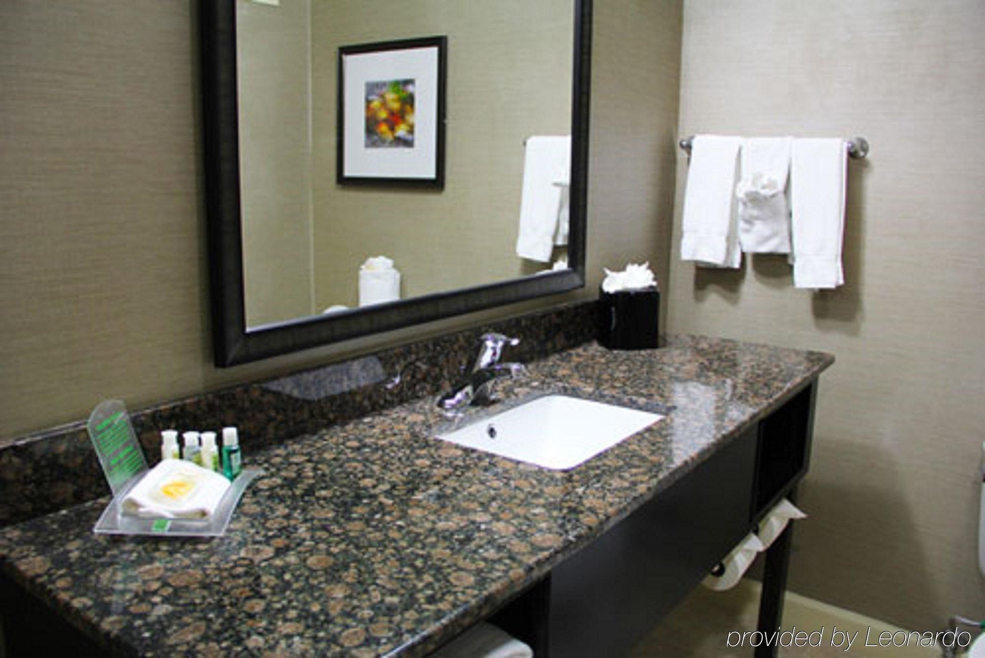 Holiday Inn Charlotte University, An Ihg Hotel Extérieur photo