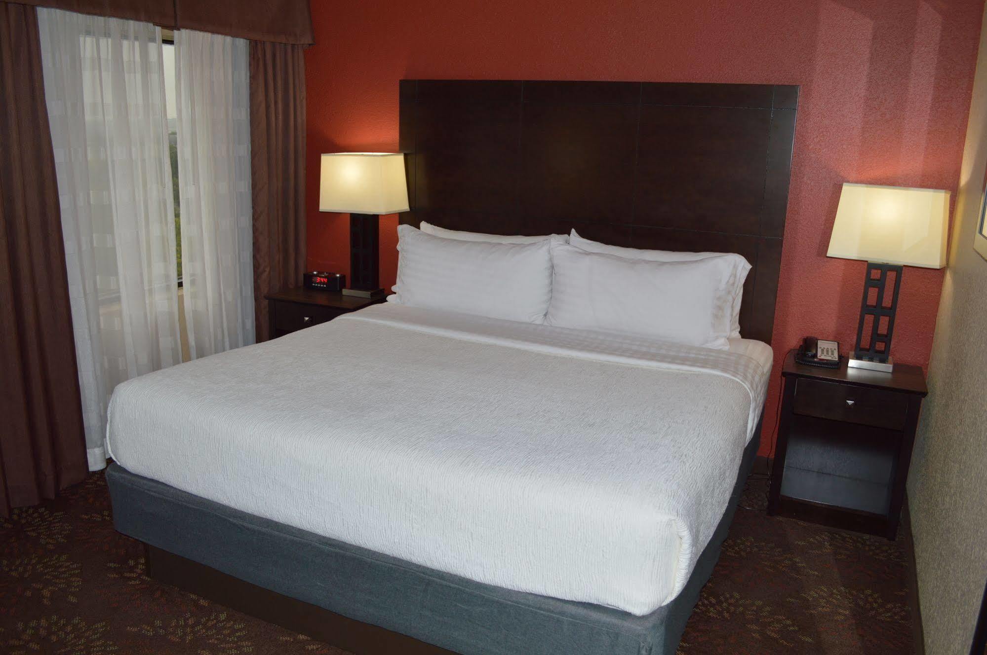 Holiday Inn Charlotte University By Ihg Extérieur photo