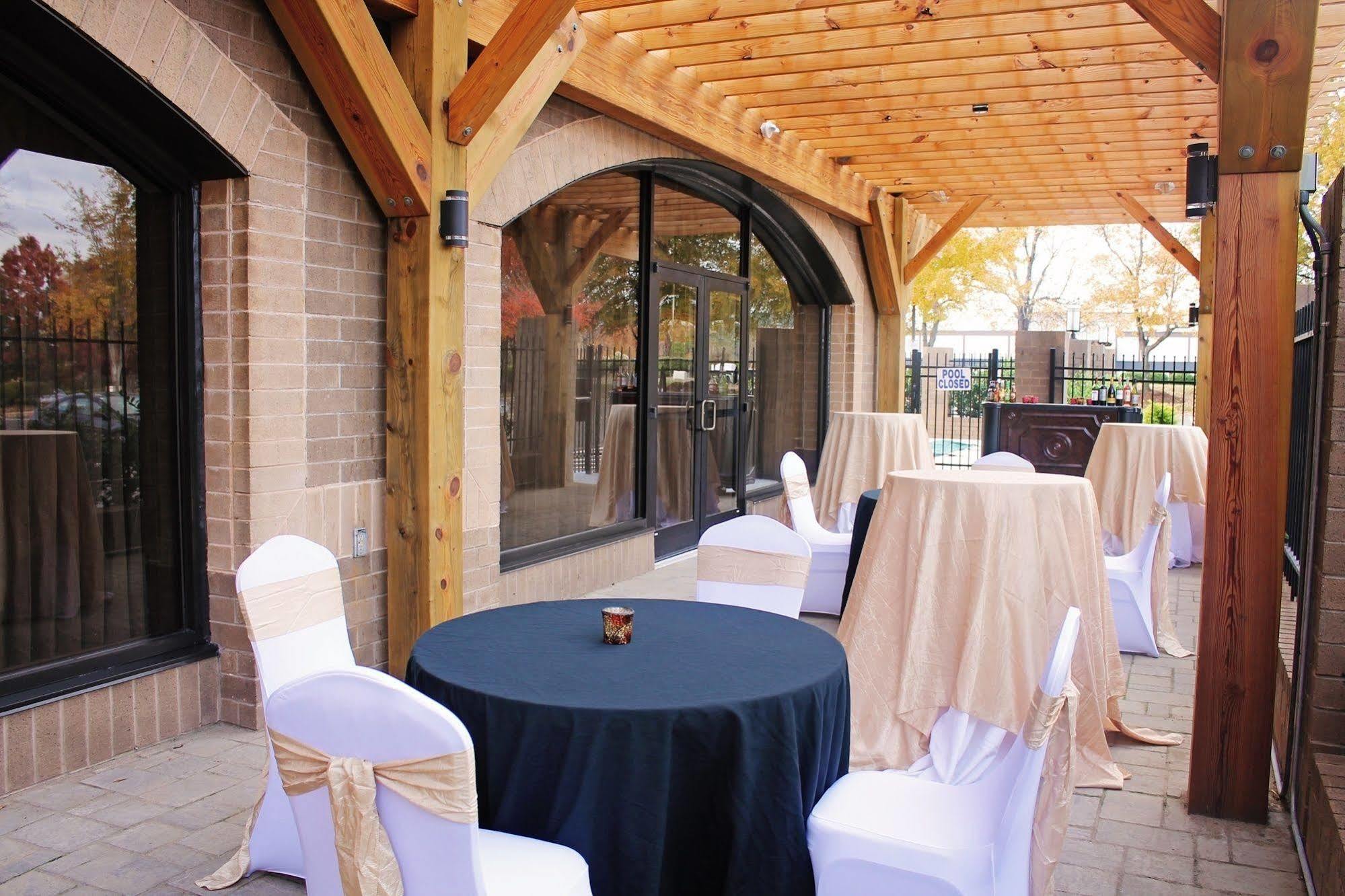 Holiday Inn Charlotte University By Ihg Extérieur photo