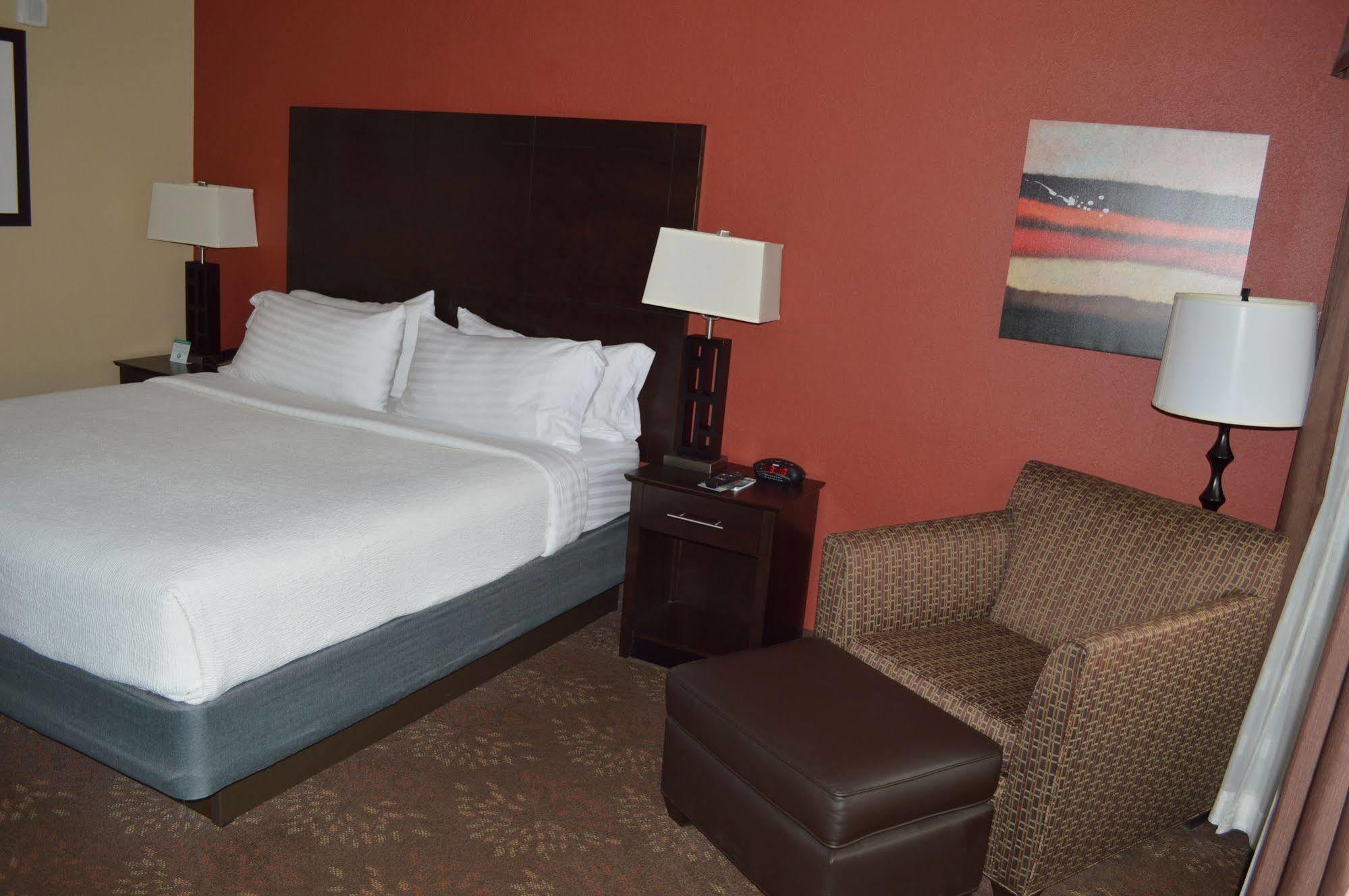 Holiday Inn Charlotte University, An Ihg Hotel Extérieur photo